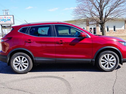 Used 2022 Nissan Rogue Sport SV w/ Technology Package image 2