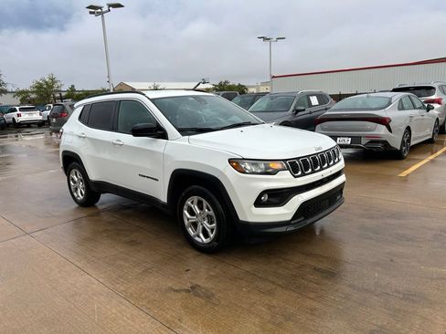 Used 2024 Jeep Compass Latitude AWD/4WD image 4