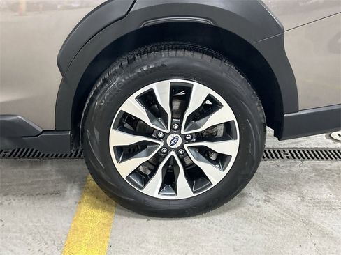 Certified 2023 Subaru Outback Limited image 11