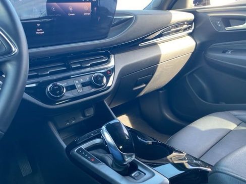 Used 2025 Buick Envista Sport Touring image 38