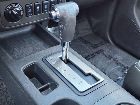 Used 2017 Nissan Frontier PRO-4X w/ Pro-4x Luxury Package image 16