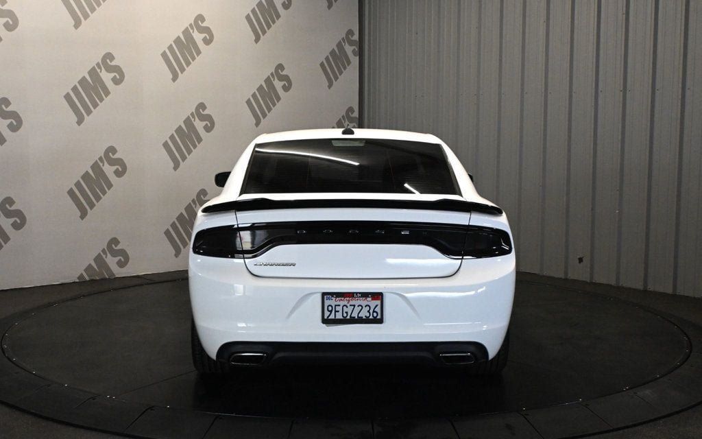 Used 2017 Dodge Charger SXT RWD image 6