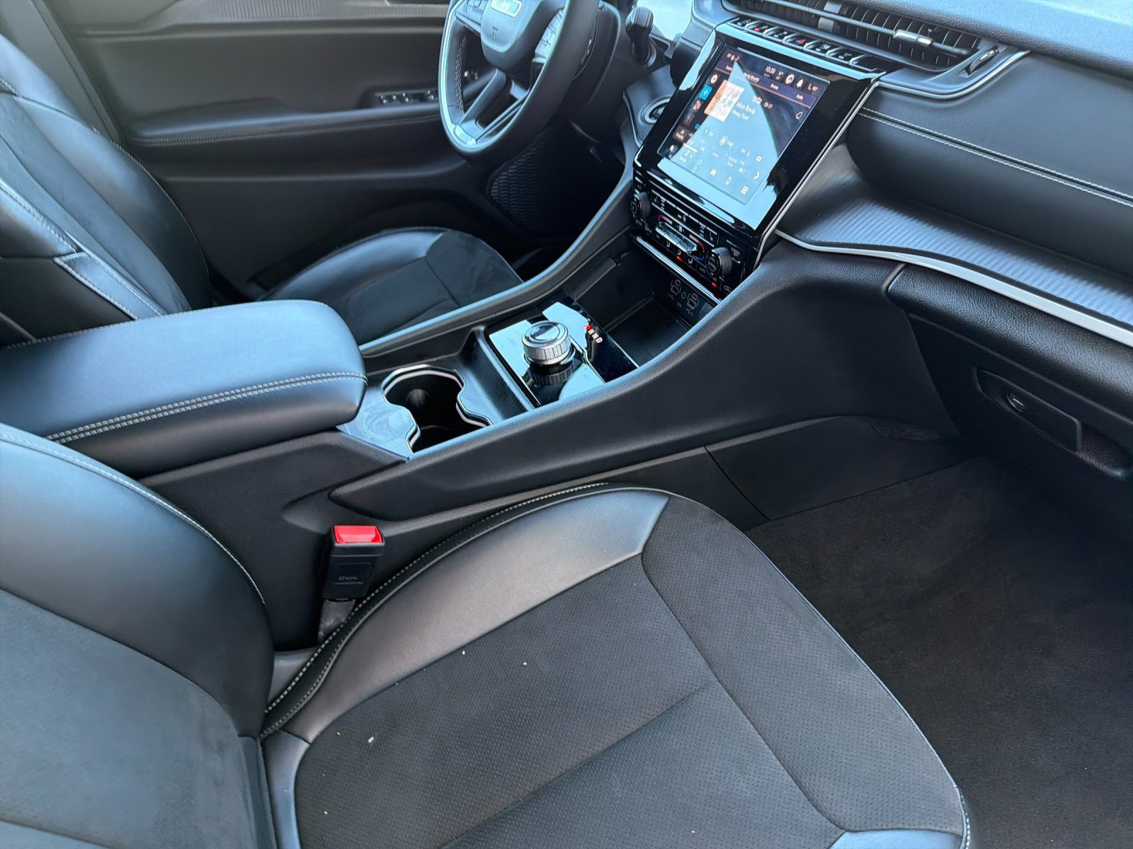 Used 2023 Jeep Grand Cherokee Altitude RWD image 18