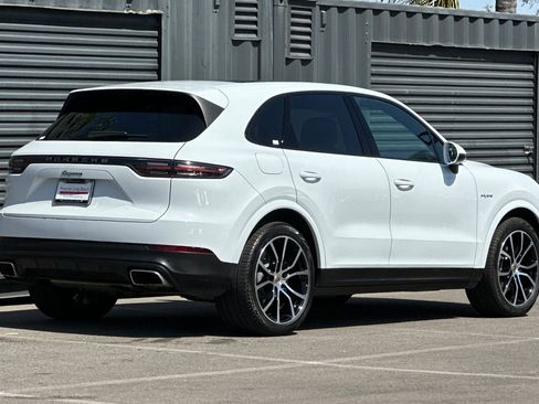 Certified 2023 Porsche Cayenne AWD/4WD image 8