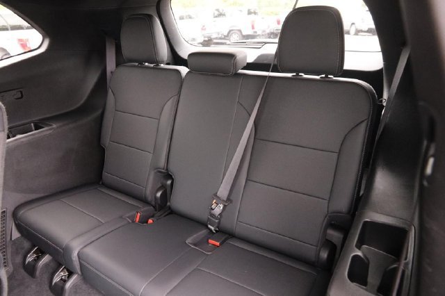 Used 2025 Buick Enclave Preferred AWD/4WD image 11