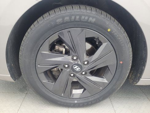 Used 2022 Hyundai Elantra SEL w/ Preferred Accessory Package FWD image 31