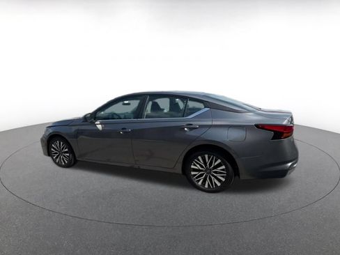 Used 2026 Nissan Altima 2.5 SV FWD image 9