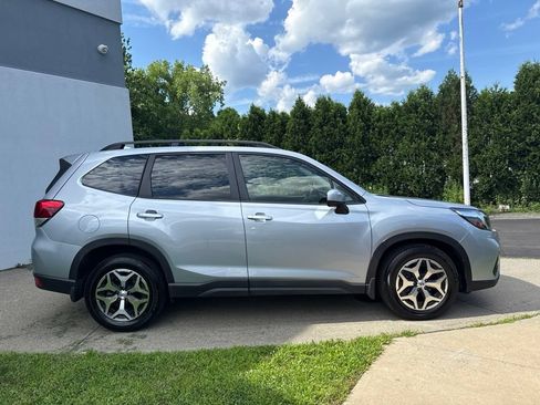 Used 2021 Subaru Forester Premium AWD/4WD image 2