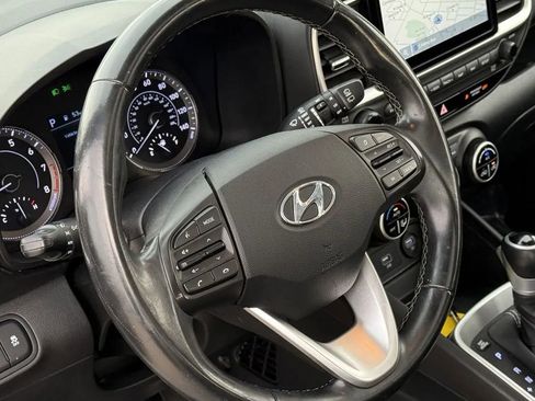 Used 2021 Hyundai Venue SEL w/ Premium Package image 32