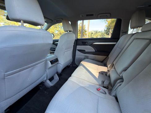 Used 2018 Toyota Highlander LE image 14