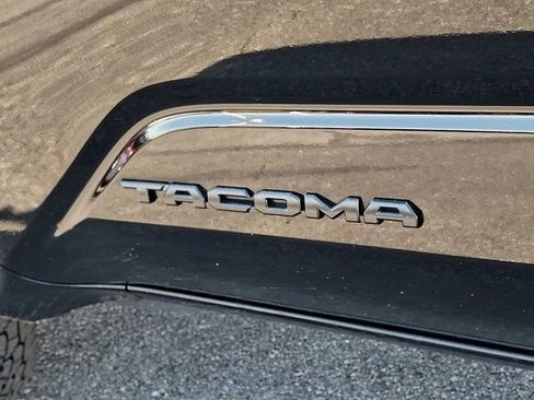 Used 2025 Toyota Tacoma TRD Off-Road w/ TRD Off Road Premium Package image 37