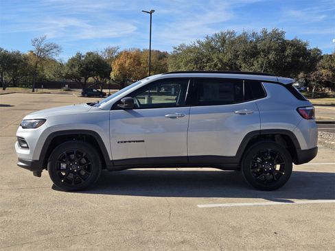 New 2026 Jeep Compass Latitude image 3