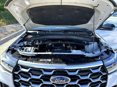 Used 2025 Ford Explorer Platinum w/ LUX Leather Package AWD/4WD image 26