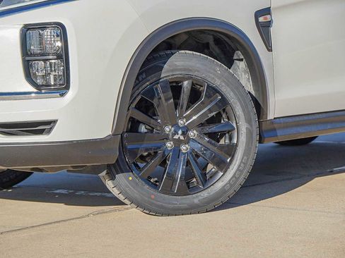 Used 2021 Mitsubishi Outlander Sport LE image 2