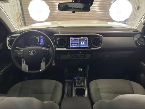 Used 2020 Toyota Tacoma SR5 w/ SR5 Appearance Package (SM) RWD image 13