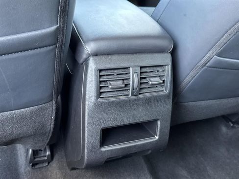 Used 2024 Mitsubishi Outlander SE image 34