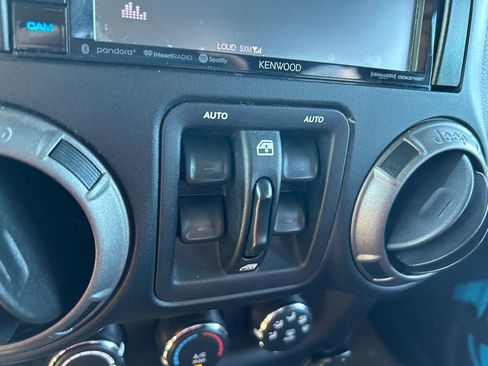 Used 2018 Jeep Wrangler Unlimited Sport S AWD/4WD image 23