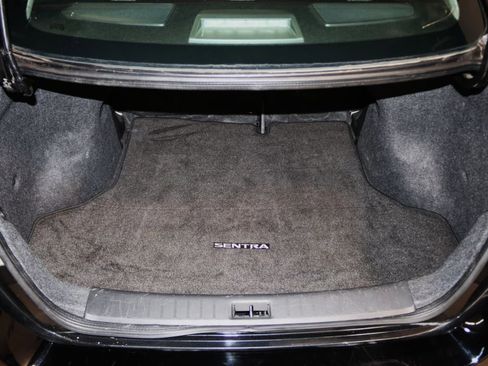 Used 2017 Nissan Sentra S image 57