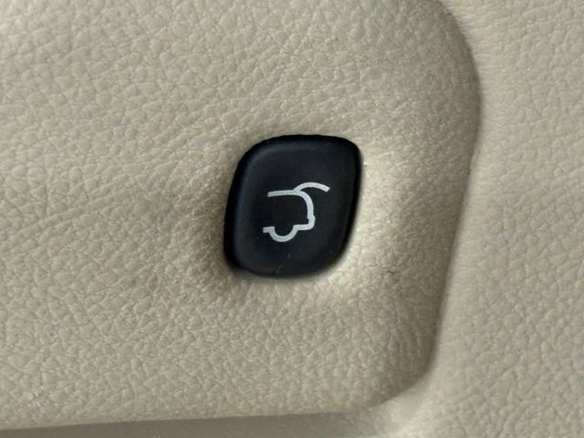 Used 2014 Jeep Grand Cherokee Overland w/ Advanced Technology Group AWD/4WD image 11