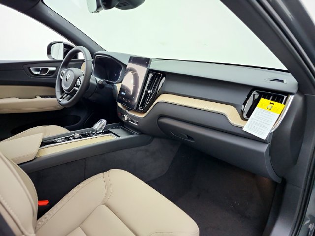 New 2027 Volvo XC60 B5 Plus AWD/4WD image 17