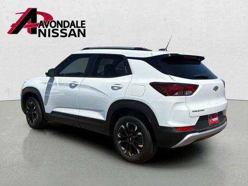Used 2023 Chevrolet TrailBlazer LT FWD image 2