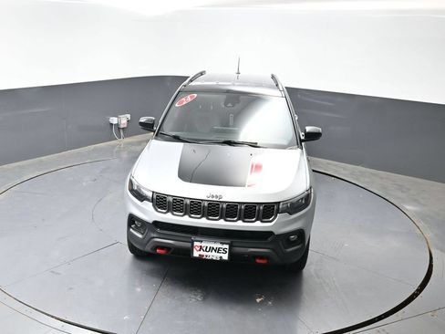 Used 2024 Jeep Compass Trailhawk AWD/4WD image 43