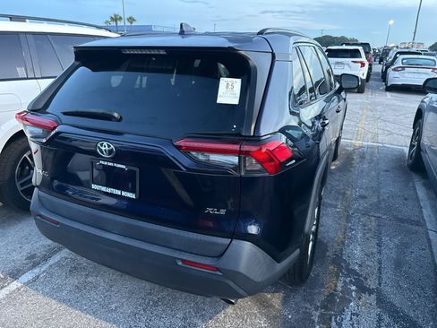 Used 2020 Toyota RAV4 XLE Premium FWD image 4