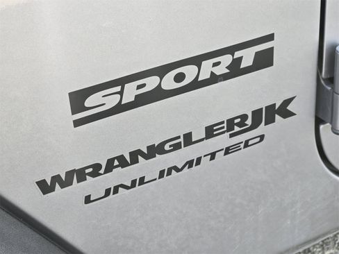 Used 2018 Jeep Wrangler Unlimited Sport w/ Connectivity Group image 11