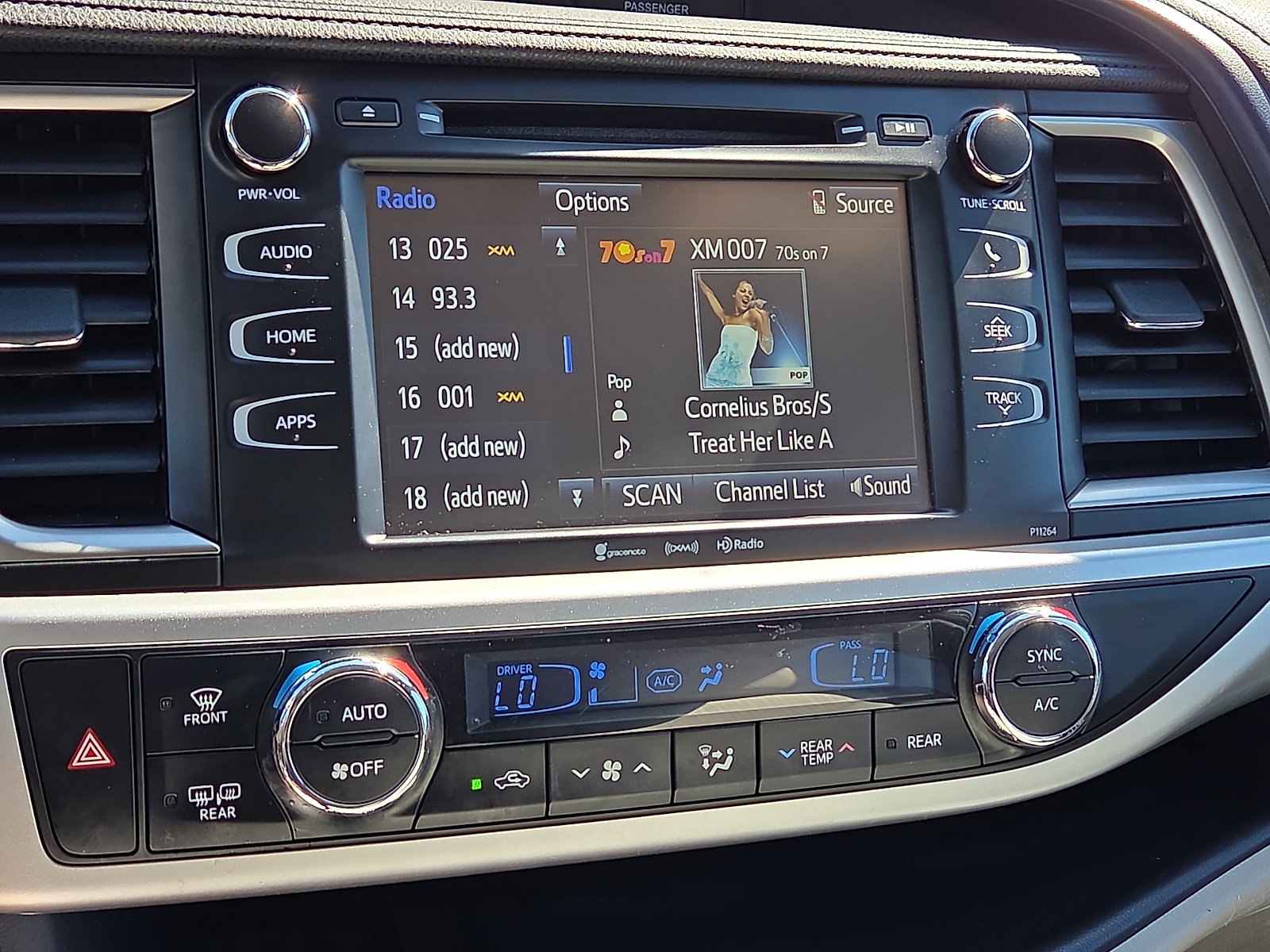 Used 2016 Toyota Highlander Plus FWD image 18