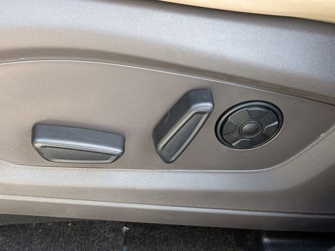 Certified 2021 Ford Explorer Platinum w/ Equipment Group 601A image 22