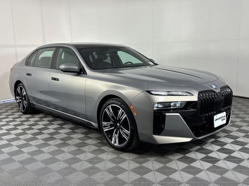 Used 2023 BMW 740i w/ Executive Package RWD image 7