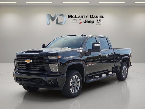 Used 2025 Chevrolet Silverado 2500 Custom w/ Custom Convenience Package image 2