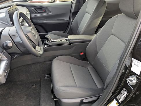 Used 2025 Toyota Prius LE image 17