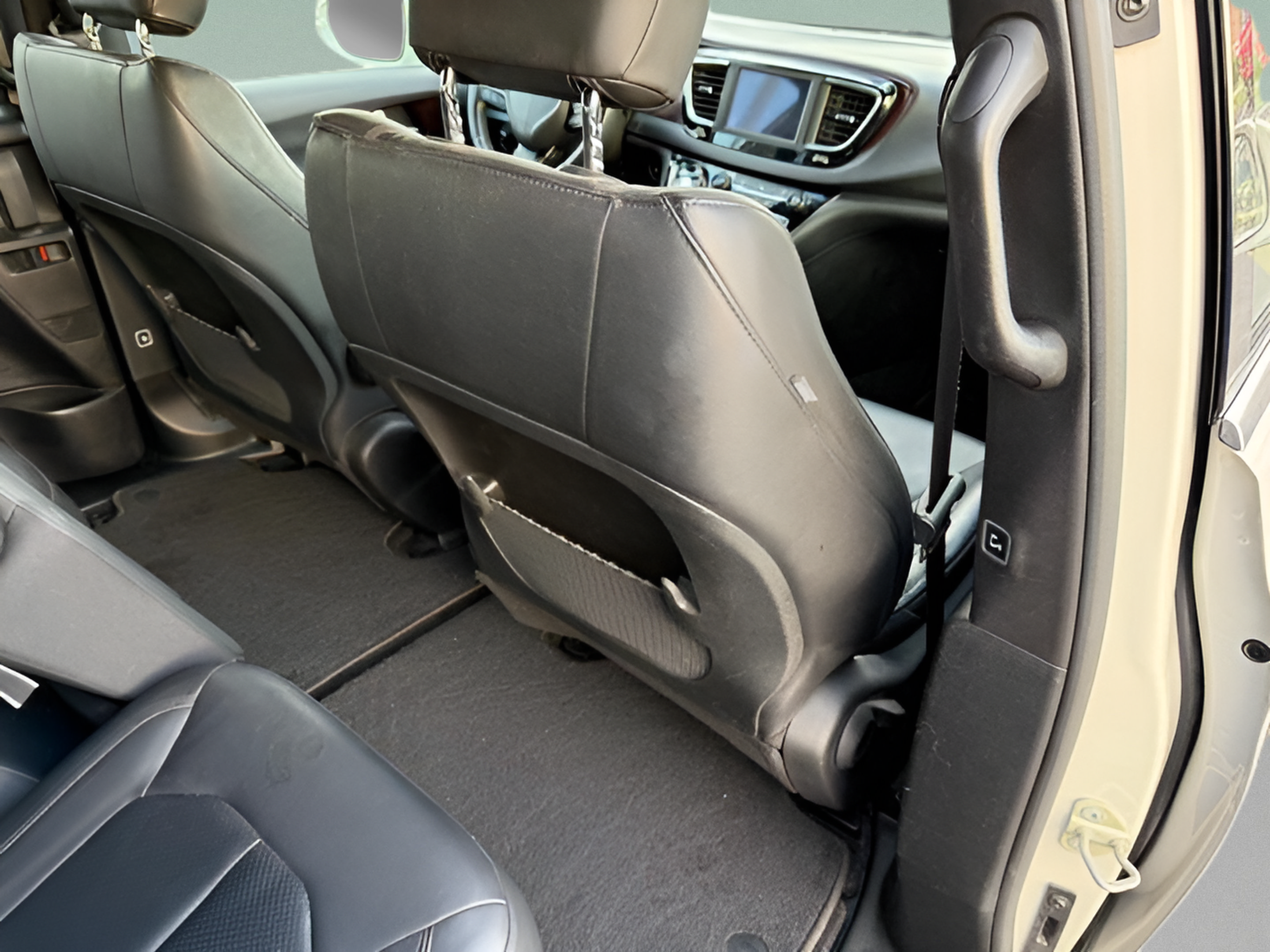 Used 2019 Chrysler Pacifica Touring-L FWD image 9