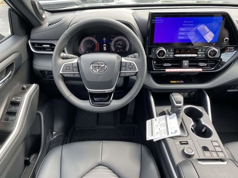 New 2026 Toyota Highlander XSE AWD/4WD image 8