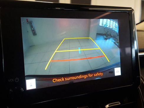 Used 2023 Toyota Corolla Cross XLE w/ Convenience Package image 28