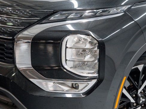 Used 2022 Mitsubishi Outlander ES image 2