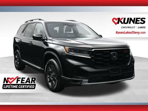 Used 2025 Honda Pilot TrailSport image 1