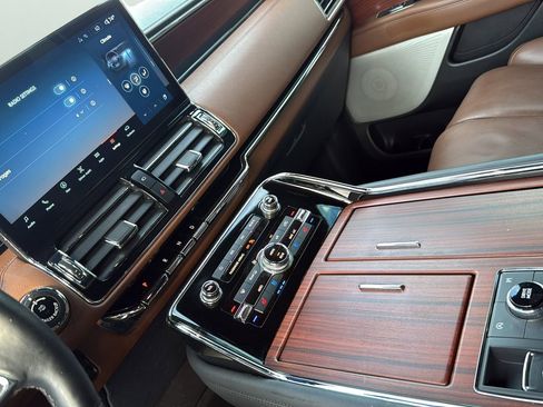 Used 2023 Lincoln Navigator Reserve AWD/4WD image 20