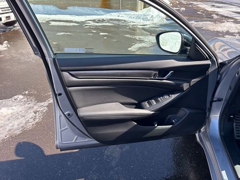 Used 2022 Honda Accord Sport image 11