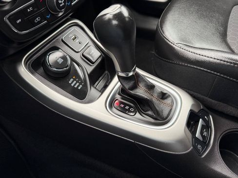 Used 2019 Jeep Compass Latitude w/ Popular Equipment Group AWD/4WD image 15