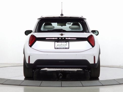 Used 2025 MINI Cooper 2-Door Hardtop FWD image 6