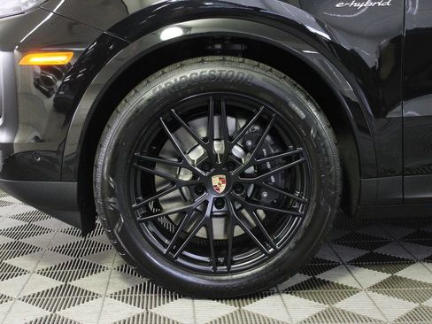 Certified 2026 Porsche Cayenne E-Hybrid Coupe image 14