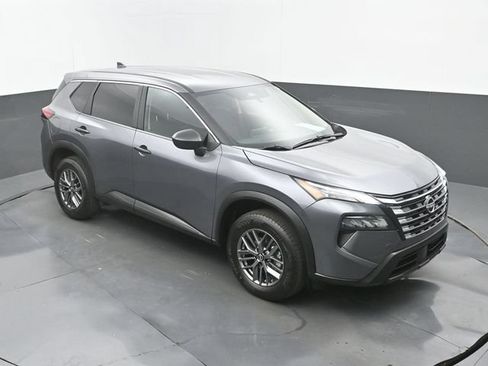 Used 2026 Nissan Rogue S FWD image 27