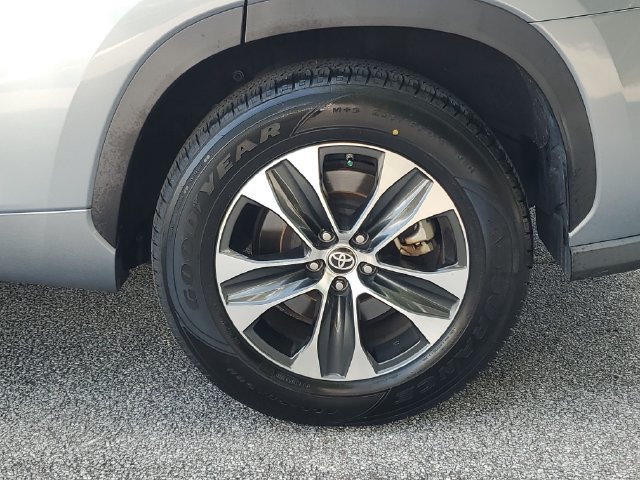 Used 2020 Toyota Highlander XLE FWD image 38