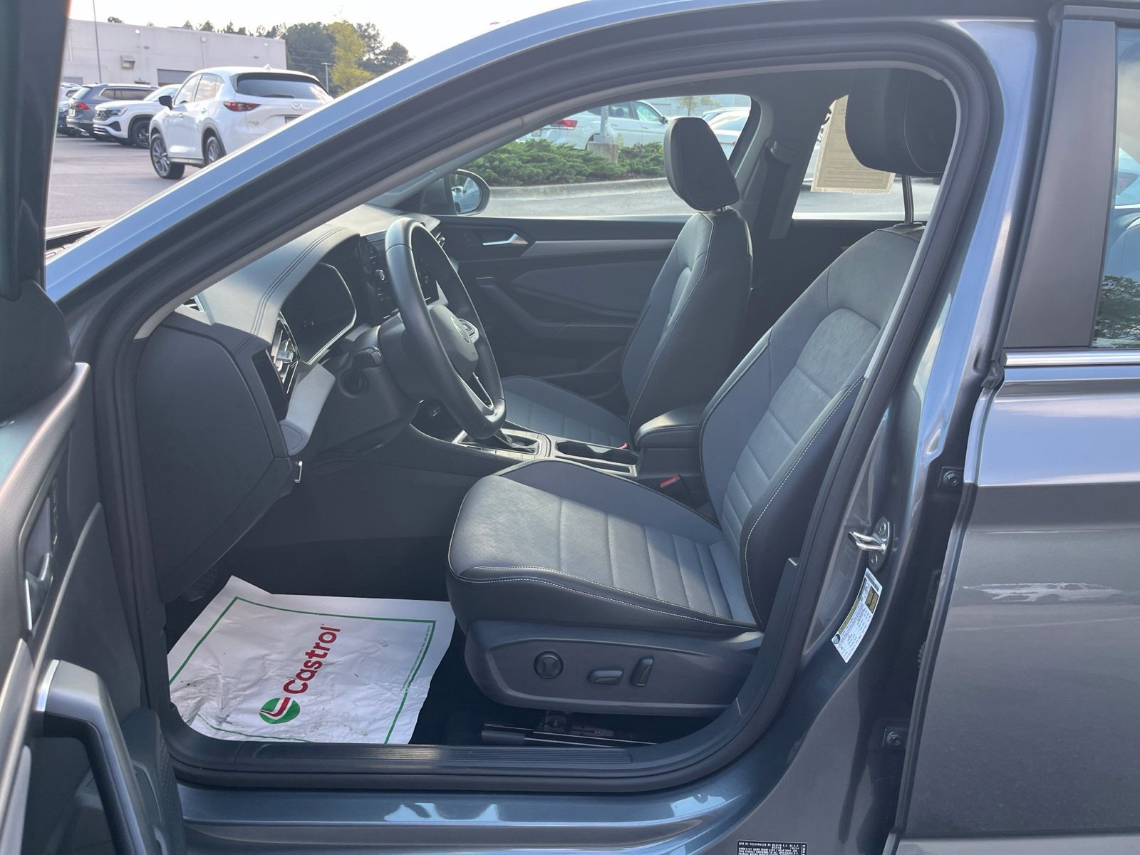 Certified 2025 Volkswagen Jetta SE FWD image 26