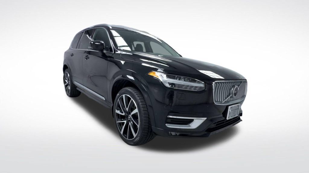 Used 2024 Volvo XC90 B6 Plus AWD/4WD image 2