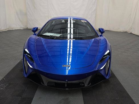Used 2025 McLaren Artura RWD image 3