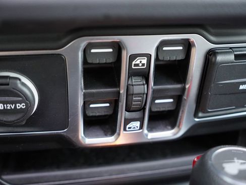 Certified 2025 Jeep Wrangler Unlimited Sahara w/ Safety Group image 30