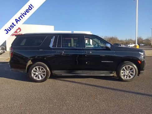 Used 2024 Chevrolet Suburban Premier RWD image 2